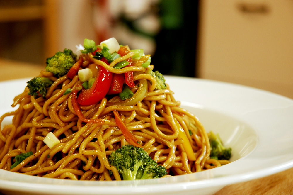 Köri Soslu Sebzeli Noodle